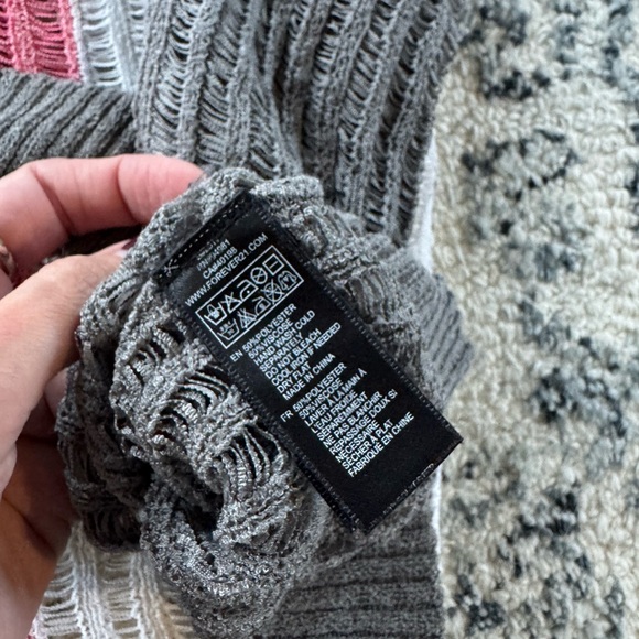 Sleeveless, Crochet Colourblock Knit Top - Picture 4 of 4